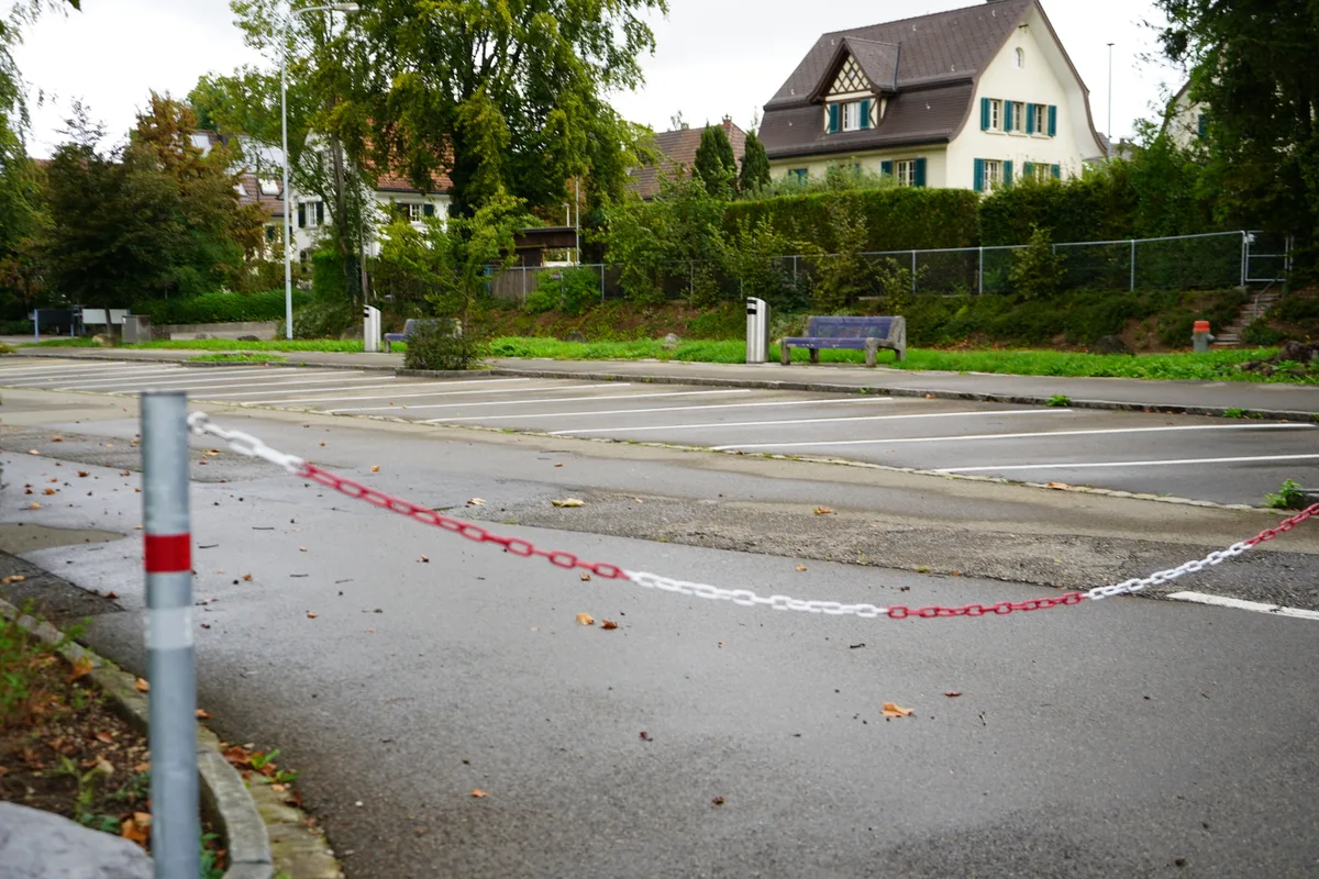 Parkplatzsituation im Spital Uster vor dem Eingang